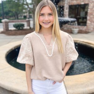 Embroidered Puff Sleeve Top